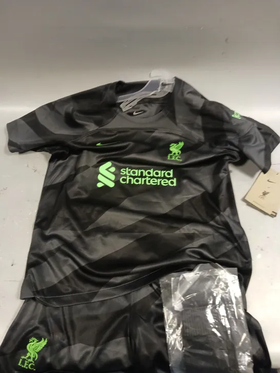 LIVERPOOL FC ALISSON CHILDRENS FULL GOALKEEPER JERSEY - CHILD'S XL