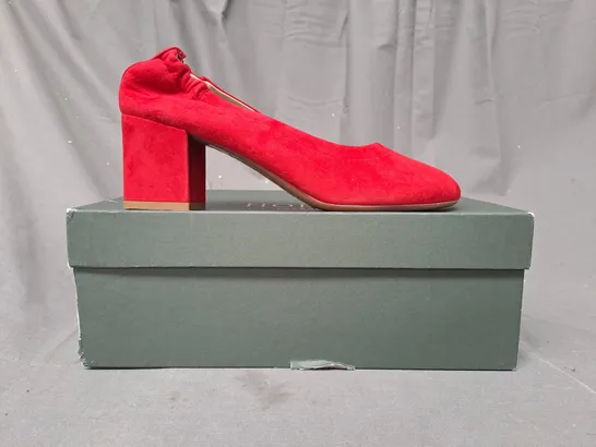 BOXED PAIR OF HOBBS LONDON CLOSED TOE BLOCK HEEL FINE SUEDE SHOES IN RED UK SIZE 5