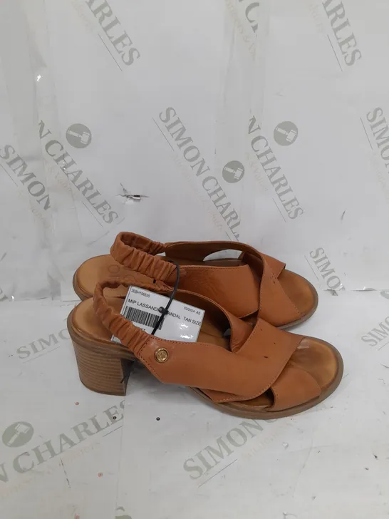 UNBOXED PAIR OF MODA IN PELLE LASSANDRA SANDALS IN TAN SIZE 7