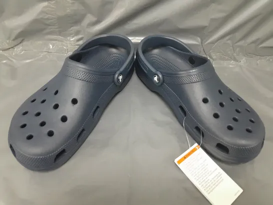 PAIR OF CROCS CLASSICS IN NAVY UK SIZE M9/W10