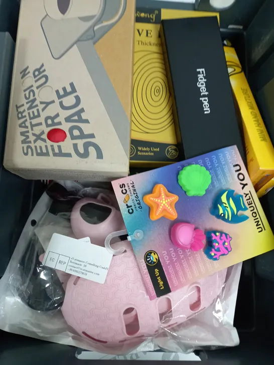 BOX OF APPROXIMATELY 15 ASSORTED ITEMS TO INCLUDE - ADHESIVE FOAM, FIDGET PEN, CUP HOLDER ETC