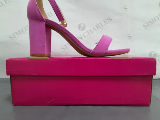 BOXED PAIR OF ANKIS OPEN TOE BLOCK HEEL SANDALS IN PINK UK SIZE 3