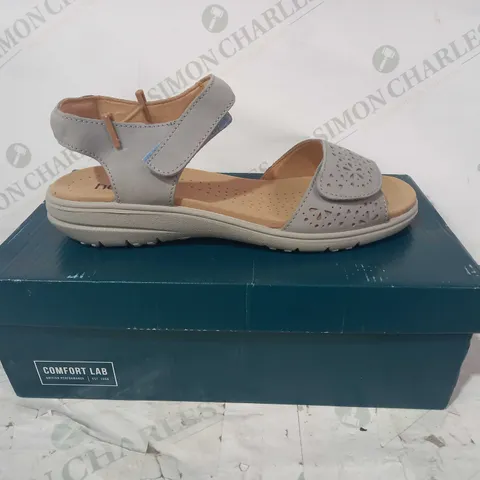 BOXED PAIR OF HOTTER LEAH SKY NUBUCK OPEN TOE SANDALS IN GREY UK SIZE 7.5