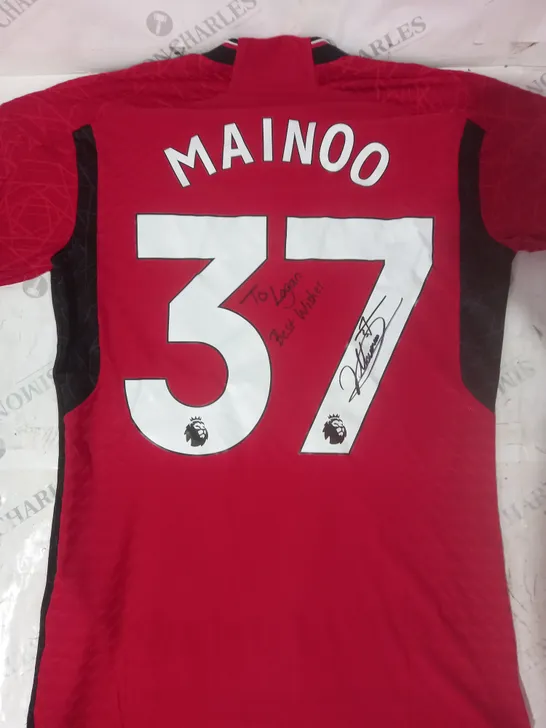 MANCHESTER UNITED FOOTBALL CLUB SIGNED MAINOO SHIRT SIZE SMALL