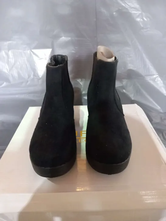 BOXED TRUFFLE COLLECTION STAR BLACK SYNTHETIC ANKLE BOOTS SIZE 3