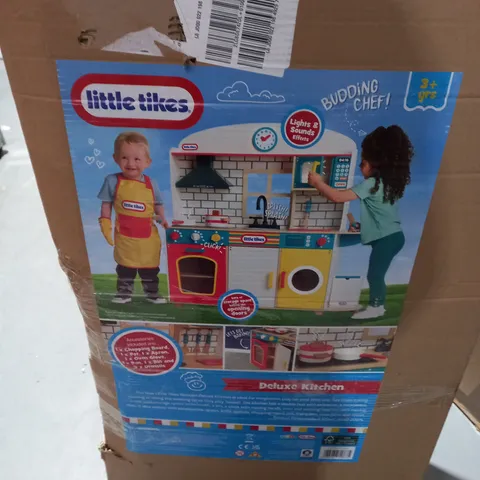 BOXED LITTLE TIKES WOODEN DELUXE KITCHEN (COLLECTION ONLY)