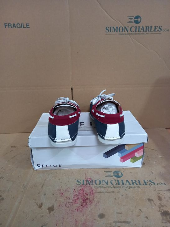 BOXED PAIR OF OFFICE RED/BLUE/WHITE SHOES SIZE 46