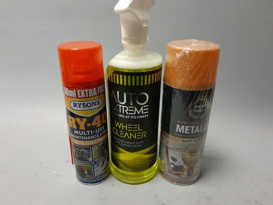 APPROXIMATELY 25 ASSORTED SPRAYS AND AEROSOLS TO INCLUDE PAINT FACTORY DEEP COPPER METALLIC PAINT, AUO EXTREME WHEEL CLEANER, RYSONS RY-40, ETC - COLLECTION ONLY