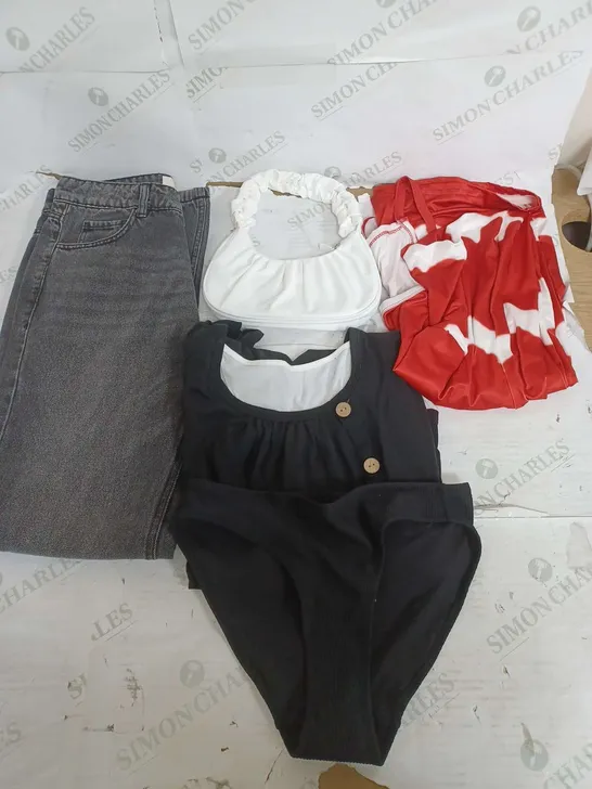 BOX OF APPROXIMATELY 22 ASSORTED CLOTHING ITEMS TO INCLUDE - BAG , DRESS , JEANS ETC