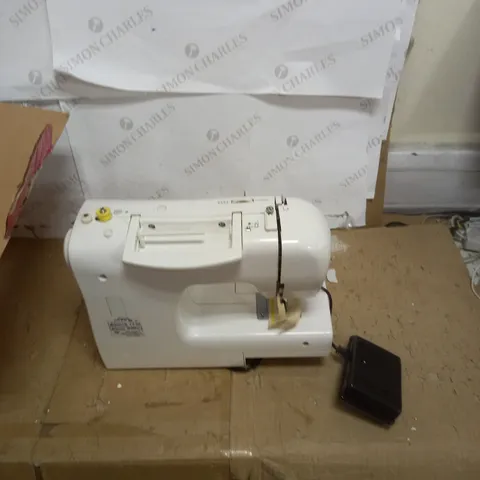 SINGER SEWING MACHINE