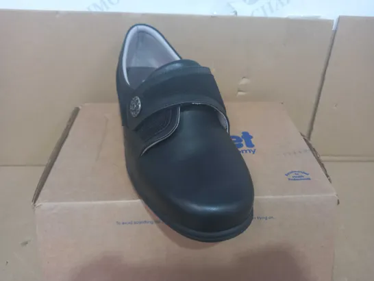 BOXED PAIR OF COSYFEET SHOES IN BLACK UK SIZE 9.5
