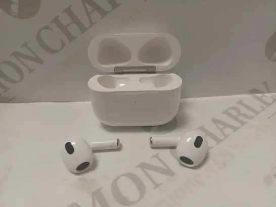 APPLE AIRPODS (A2566)