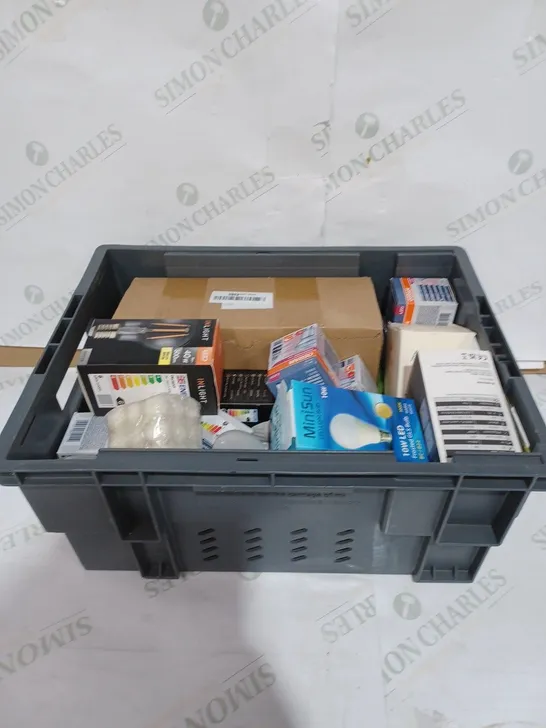 BOX TO CONTAIN APPROXIMATELY 30 ASSORTED HOUSEHOLD ITEMS, INCLUDES A VERY LARGE SELECTION OF LIGHTS/BULBS, AND SOME CANDLES ETC 