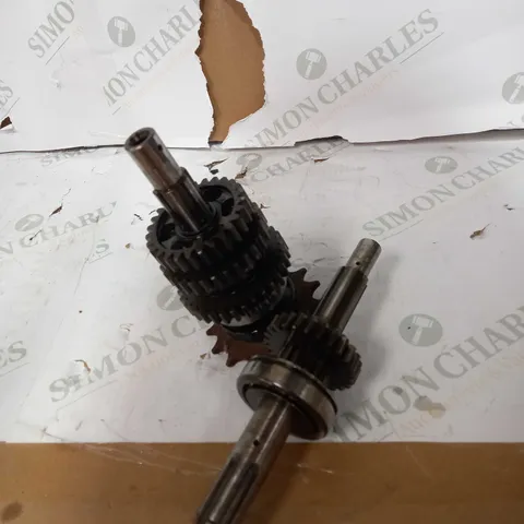 COMPLETE GEARBOX ASSEMBLY - CAR OR MOTORCYCLE NOT SPECIFIED 