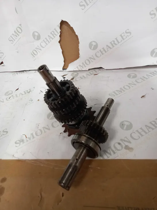 COMPLETE GEARBOX ASSEMBLY - CAR OR MOTORCYCLE NOT SPECIFIED 