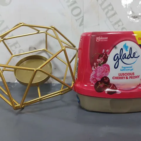 APPROXIMATELY 5 ASSORTED HOUSEHOLD ITEMS TO INCLUDE GLADE BATHROOM GEL, GOLD EFFECT TEALIGHT HOLDER, ETC