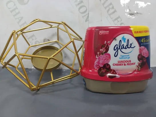 APPROXIMATELY 5 ASSORTED HOUSEHOLD ITEMS TO INCLUDE GLADE BATHROOM GEL, GOLD EFFECT TEALIGHT HOLDER, ETC