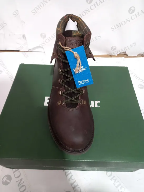 BOXED PAIR OF BARBOUR BURNE LACE UP LAETHER HIKER BOOTS SIZE 7 (BROWN)