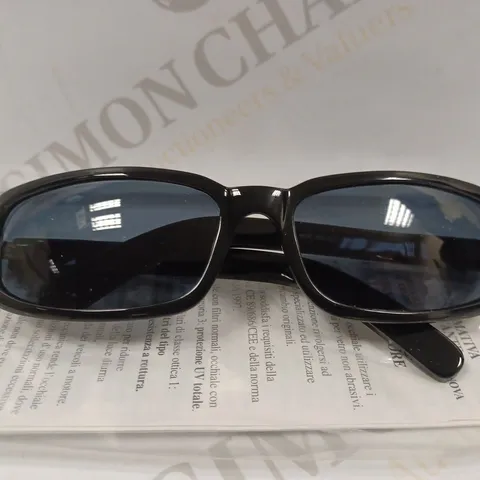 BOX OF APPROX 10 PAIRS OF POLICE 1334 SUNGLASSES 