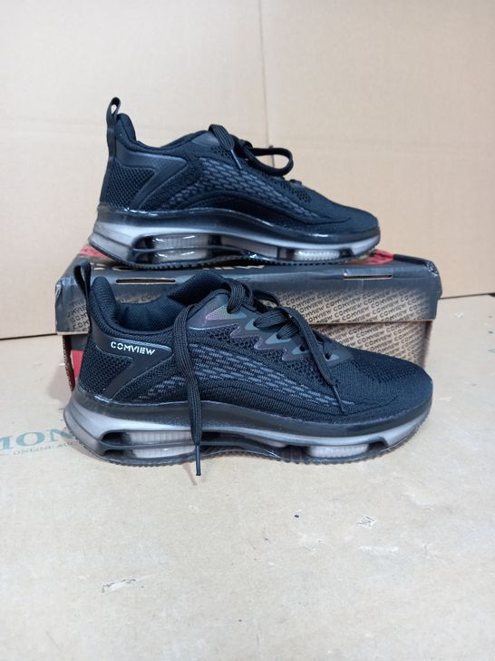 PAIR OF BLACK AIR MAX STYLE TRAINERS, NO SIZE GIVEN