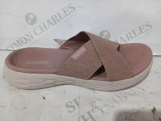 BOXED PAIR OF SKECHERS ON THE GO 600 STRETCH FIT CROSS BAND SLIDE ROSE GOLD SANDALS - SIZE 5