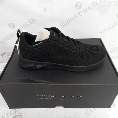 BOXED VIONIC BLACK TRAINER  SIZE 7 