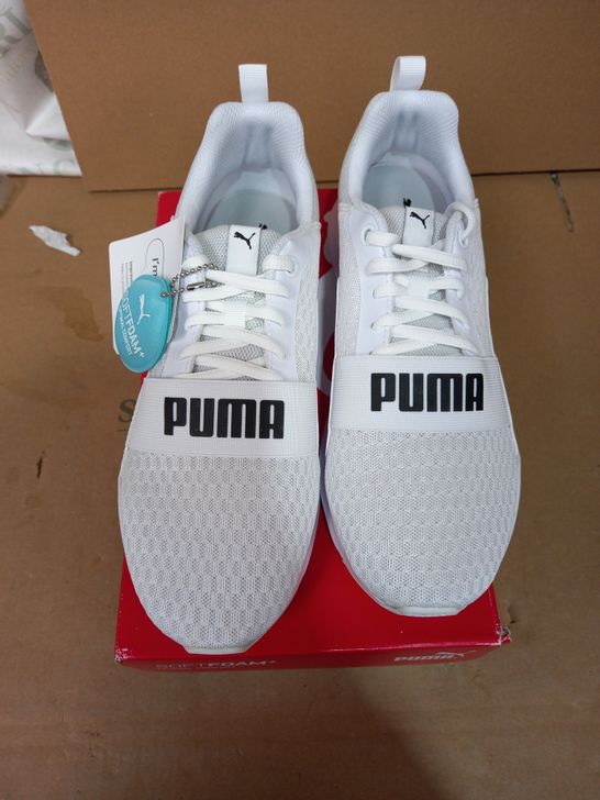 PAIR OF PUMA WIRED WHITE SOFT FOAM GRIP TRAINERS UK SIZE 7