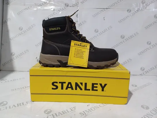 BOXED PAIR OF STANLEY TRADESMAN SAFETY BOOTS IN BLACK UK SIZE 10