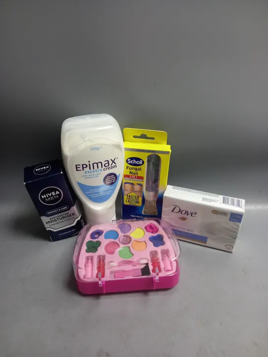 BOX OF APPROXIMATELY 20 COSMETIC ITEMS TO INCLUDE - NIVEA MEN MOISTURISER - DOVE SENSITIVE SOAP - EPIMAX CREAM - ETC 