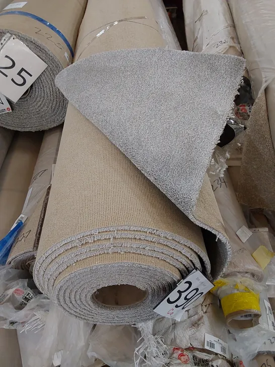 ROLL OF QUALITY PRIMO ULTRA ARGENT CARPET // SIZE: 4 X 8m