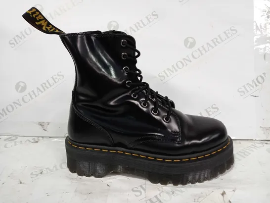 BOXED PAIR OF DR MARTENS BOOTS IN BLACK SIZE UNSPECIFIED