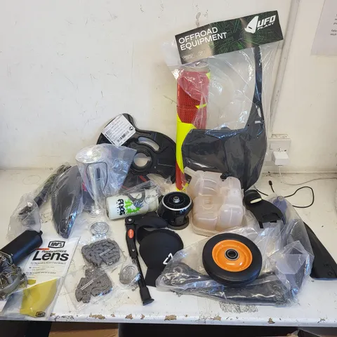 LOT OF APPROXIMATELY 20 ASSORTED  CAR, BIKE AND MOTORCYCLE ITEMS TO INCLUDE BIKE CHAIN, RACECRAFT REPLACEMENT LENS AND MERCEDES SPLASH PANEL BREAK DISK