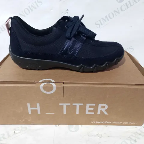 BOXED PAIR OF HOTTER LEANNE II SHOES IN NAVY UK SIZE 4