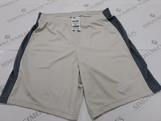 NIKE DRI-FIT CREAM SHORTS - SLIM FIT S