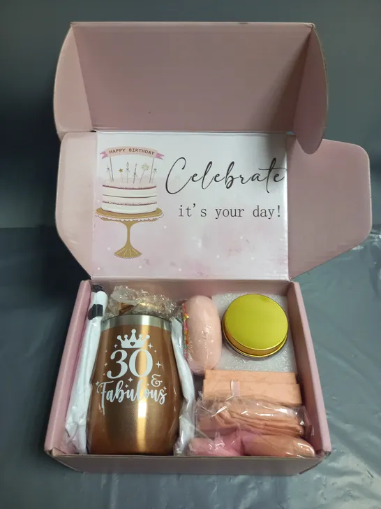 BOXED 30TH BIRTHDAY GIFT SET TO INCLUDE DRINKING FLASK, SCENTED AND BATH BOMB