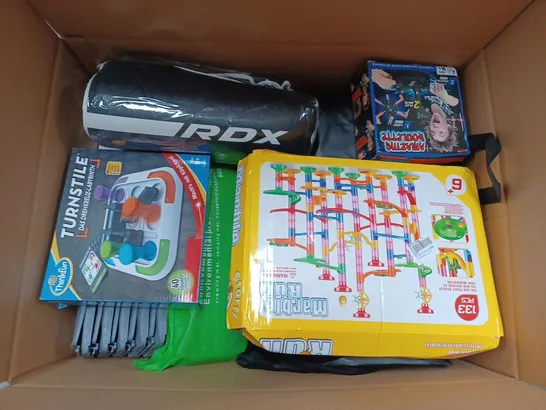 BOX OF APPROX 15 ASSORTED ITEMS TO INCLUDE - AMAZING ROULETTE - THINKFUN TURNSTILE - BLACK AND WHITE RDX SHINPADS ECT