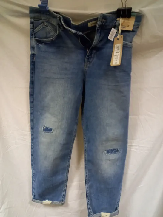 LOT OF TWO ARTICLES OF CLOTHING TO INCLUDE M&S 'BOYFRIEND' MID RISE DENIM JEANS IN BLUE - 14 REGULAR, AUTOGRAPH LEATHER EFFECT SKIRT IN BLACK - UK 16