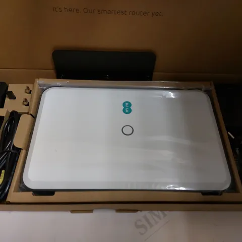 COMPLETE EE WIFI ROUTER SET UP INCLUDING MINI ROUTER AND WIFI DISC