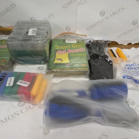 LOT OF APPROXIMATELY 20 ASSORTED HOUSEHOLD ITEMS TO INCLUDE RAT BOARDS, SCREWDRIVER BODIES AND DISPOSABLE PLASTIC GLOVES