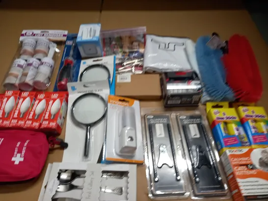 LOT OF ASSORTED HOUSEHOLD ITEMS TO INCLUDE ALUMINIUM SWING BAR, FIRST AID KIT AND CUTLERY SET