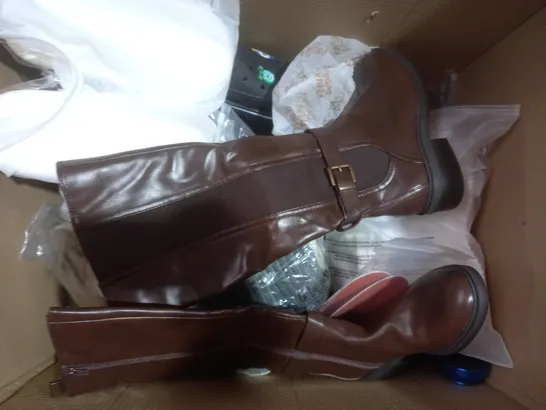 BOX OF APPROXIMATELY 15 ASSORTED PAIRS OF SHOES AND FOOTWEAR ITEMS IN VARIOUS STYLES AND SIZES TO INCLUDE PUBLIC DESIRE, FASHION, ETC