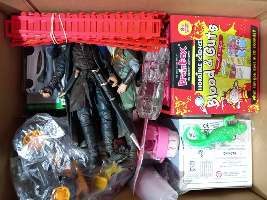 BOX OF APPROXIMATELY 10 ASSORTED TOYS AND GAMES TO INCLUDE LORD OF THE RINGS FIGURES, HOT WHEELS CAR, ETC