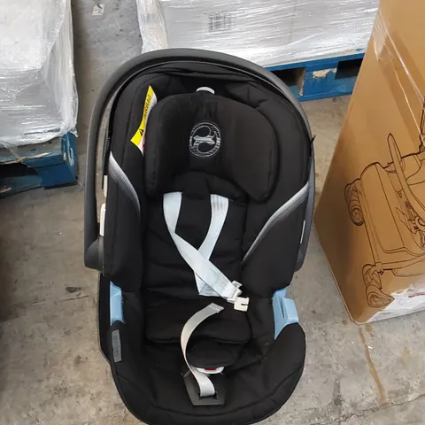 CYBEX GOLD CAR SEAT AND ADAPTER