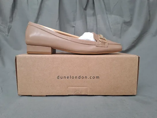 BOXED PAIR OF DUNE LONDON 781 GRACIE LOW BLOCK HEEL SQUARE TOE SHOES IN CARAMEL SIZE 5