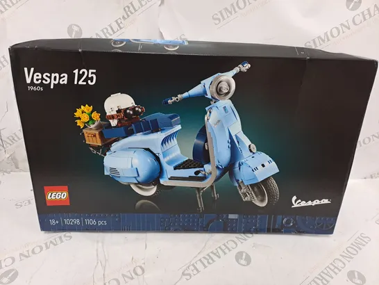 BOXED LEGO VESPA 125 SCOOTER MODEL (SET 10298) RRP £79.99