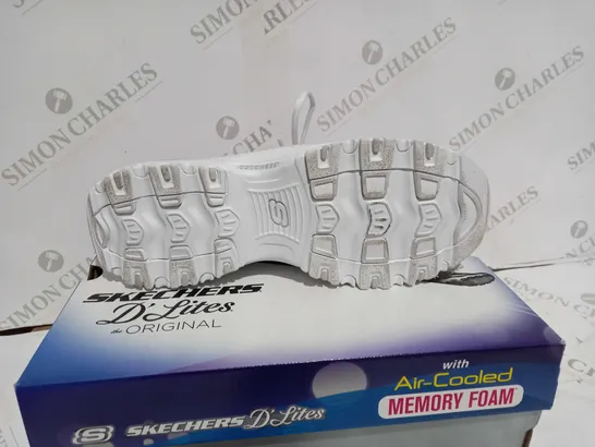 BOXED SKECHERS WOMEN'S D'LITES BRIGHT SKY SNEAKER - SIZE UK 7