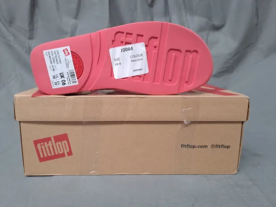 BOXED PAIR OF FITFLOP LULU GLITTER TOE-THONGS IN ROSY CORAL W. GLITTER EFFECT UK SIZE 6