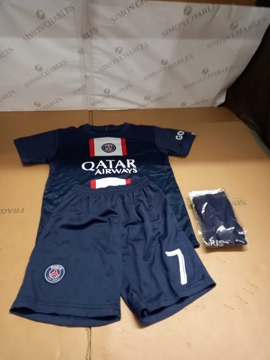 PSG FC KIT WITH MBAPPE 7 ON THE BACK SIZE UNSPECIFIED