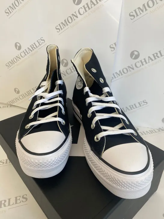 BOXED PAIR OF CONVERSE LIFT HI SHOES SIZE EU40