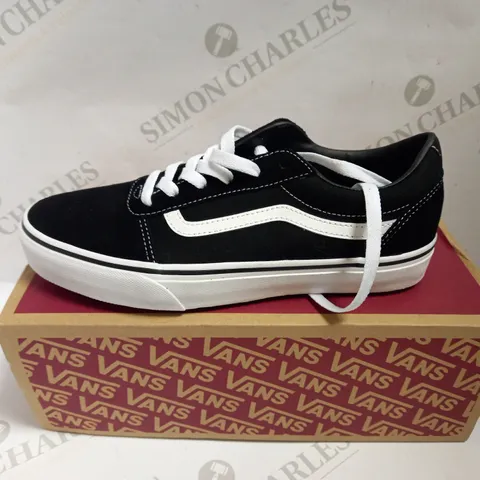 BOXED VANS BLACK/WHITE WARD JUNIOR SHOES - SIZE 6